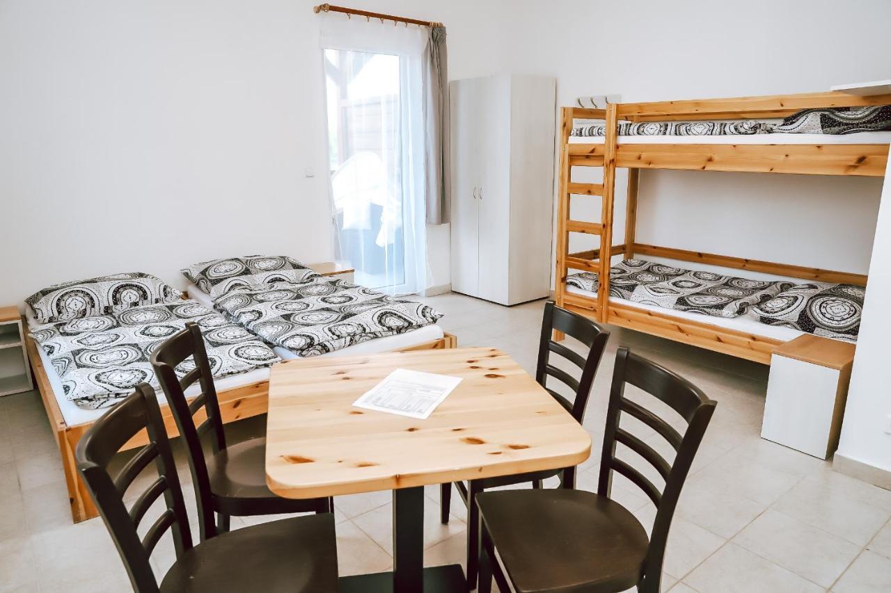 Chaty a Apartmány Hracholusky Kemp Kosatka Pnovany Exterior foto