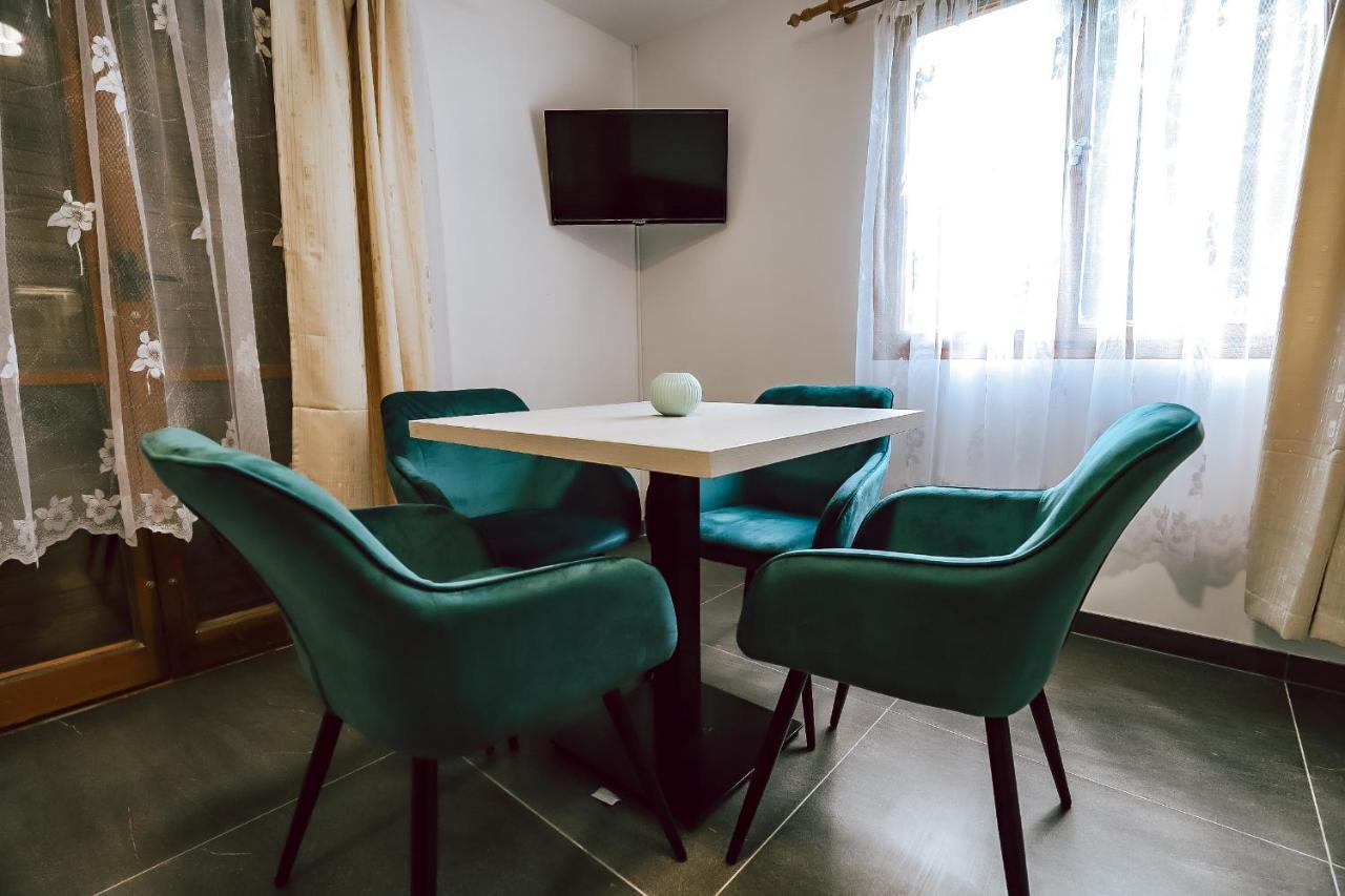 Chaty a Apartmány Hracholusky Kemp Kosatka Pnovany Exterior foto