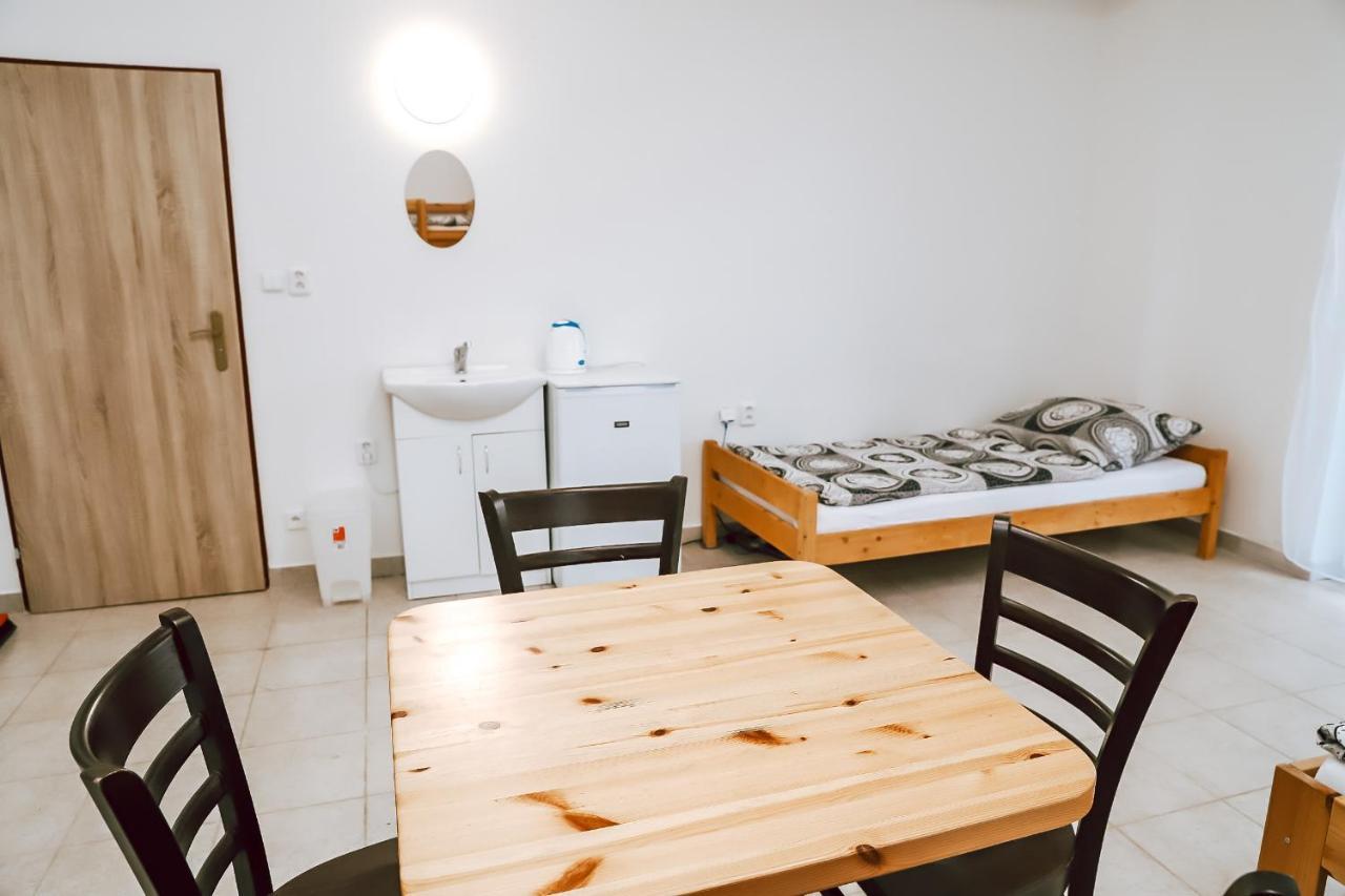 Chaty a Apartmány Hracholusky Kemp Kosatka Pnovany Exterior foto