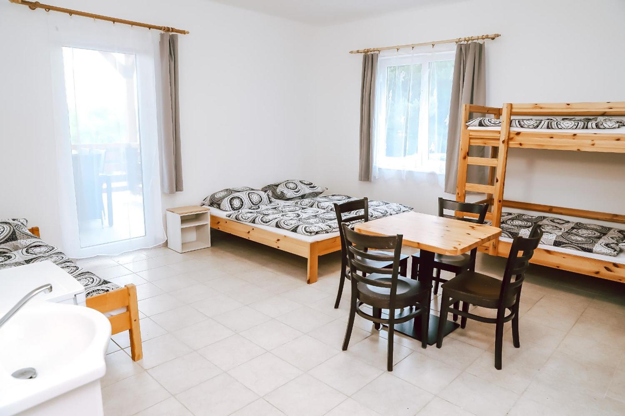 Chaty a Apartmány Hracholusky Kemp Kosatka Pnovany Habitación foto