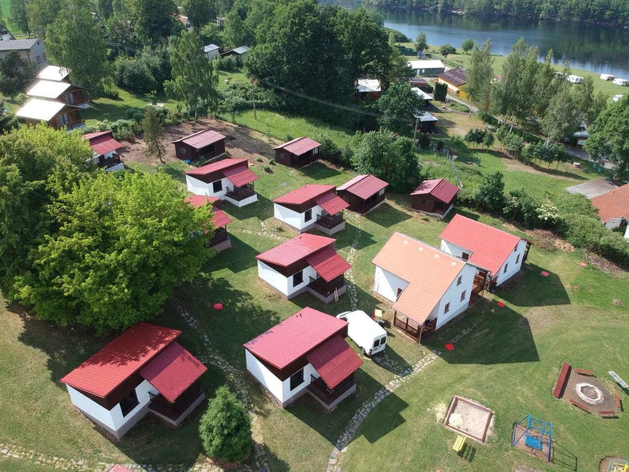Chaty a Apartmány Hracholusky Kemp Kosatka Pnovany Exterior foto